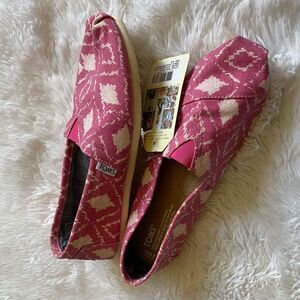 Toms Classic Pink Geometric Slip on Shoes Size 9.5